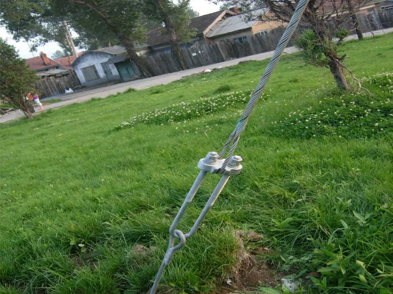 Pre-twisted wire tension clamp