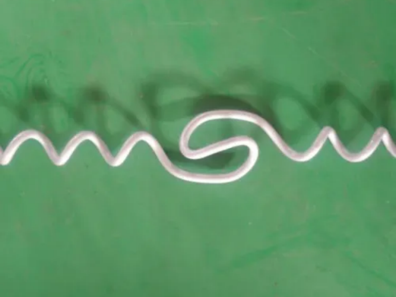 ケーブルタイを使って蜘蛛の巣の電気を消す