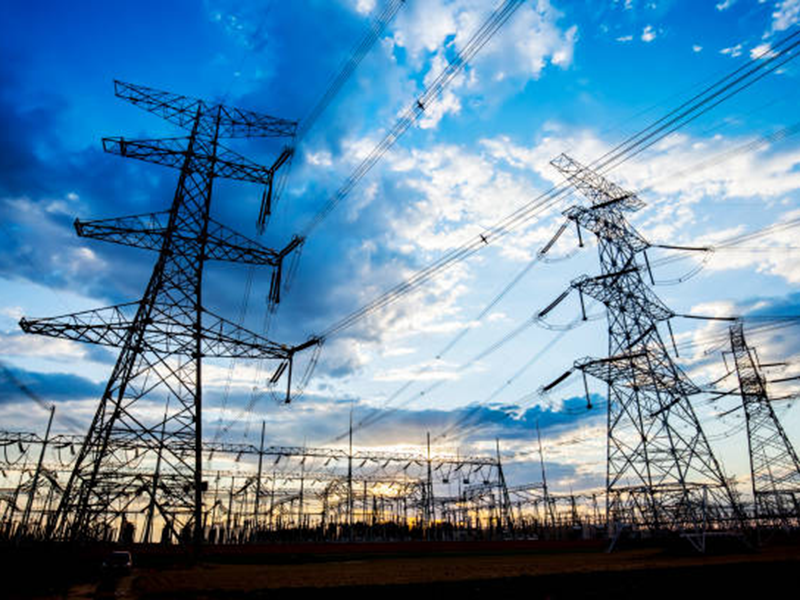 Características estruturais e vantagens de aplicação das braçadeiras de suspensão ADSS