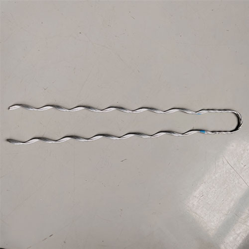 成形済み導体ストレインクランプ