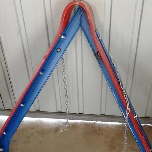 V-Plow belt cleaner