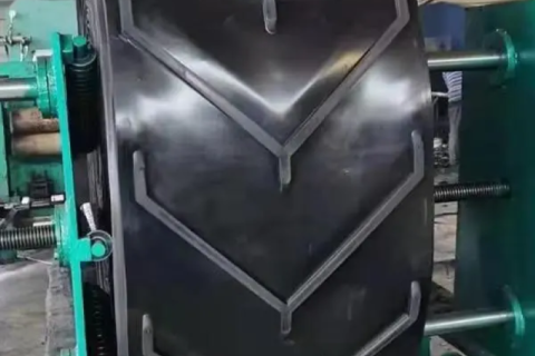 How to Extend the Service Life of Herringbone Conveyor Belt?