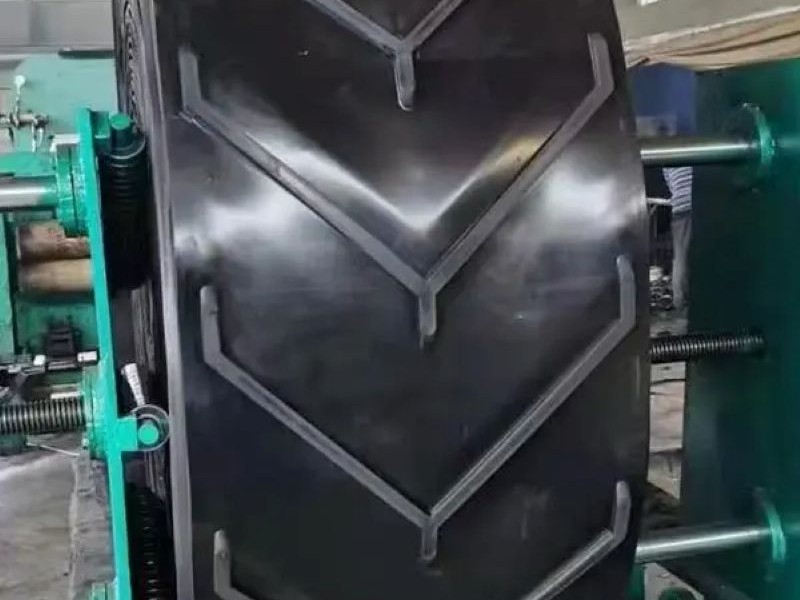 Rubber conveyor belt