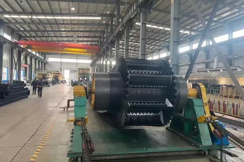 What Sets Steep Angle Sidewall Conveyor Belts Apart from Standard Conveyor Systems