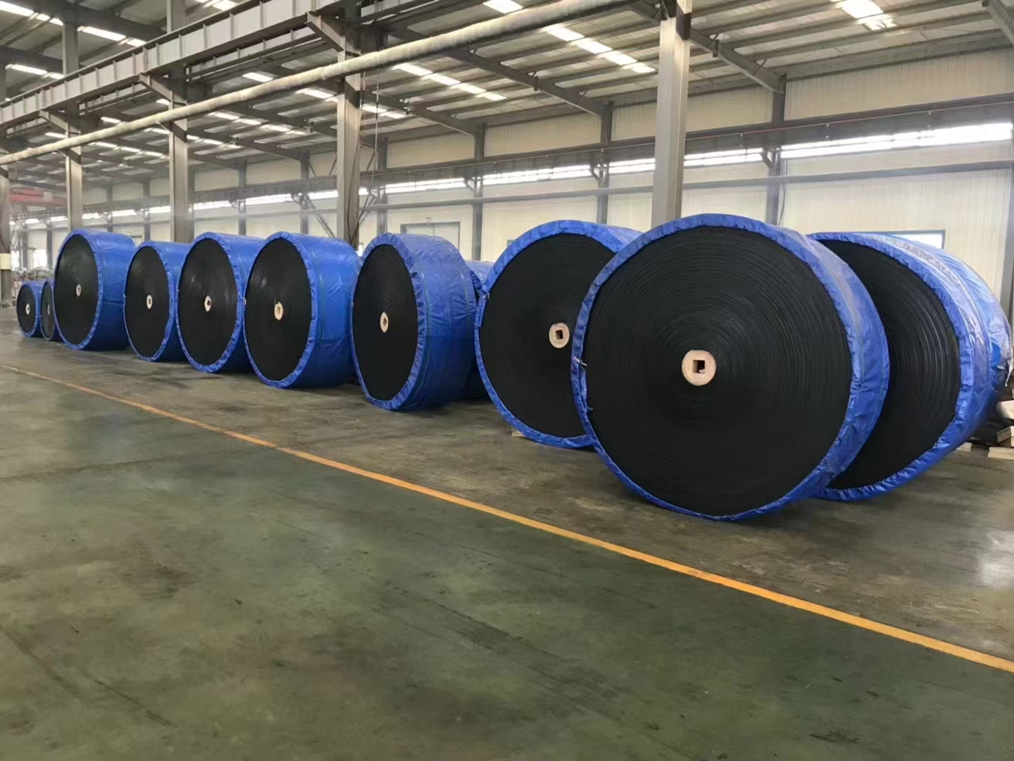bucket conveyor belt