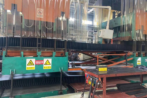 Tik burchakli yon devor konveyer bantlarini tozalash