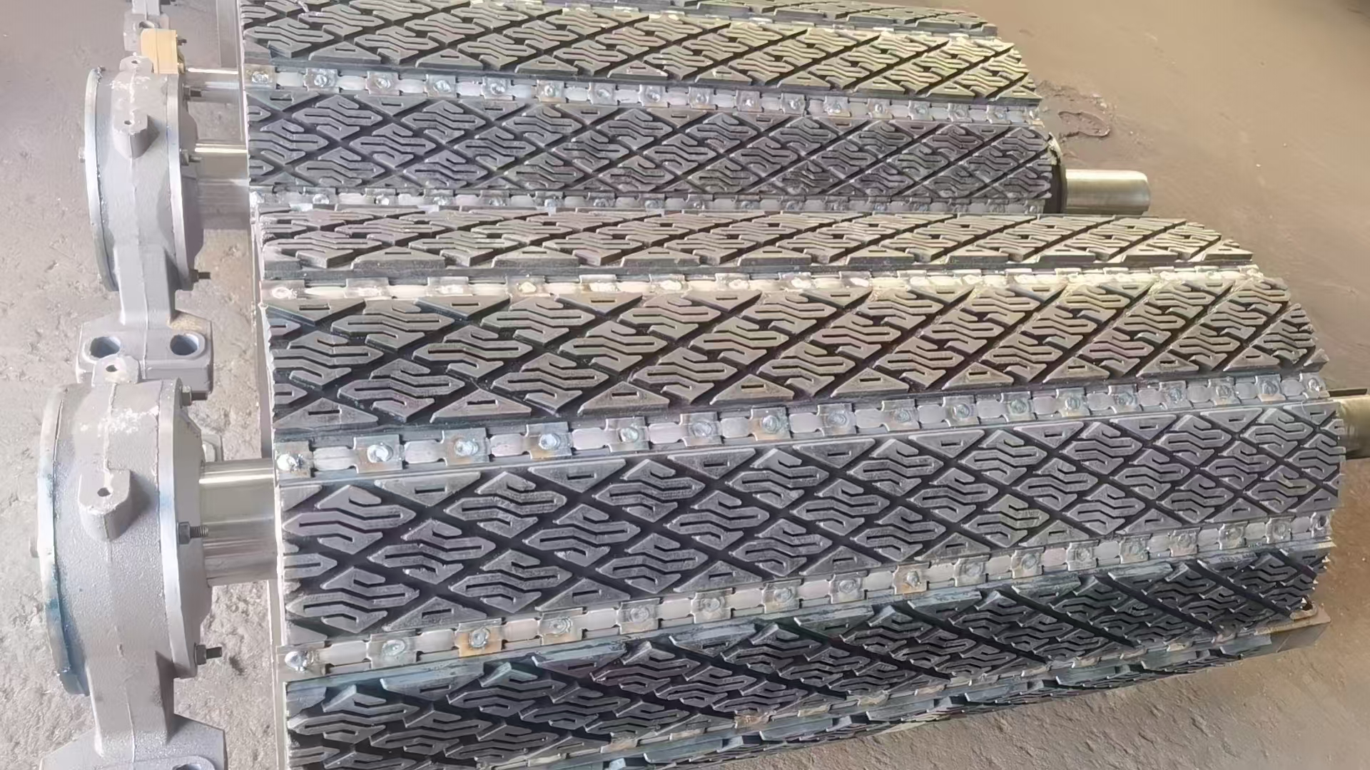 Conveyor head rollers Conveyor head rollers