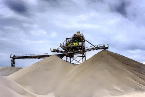 Which Industries Are Heavy-Duty Conveyor Belts Used In?