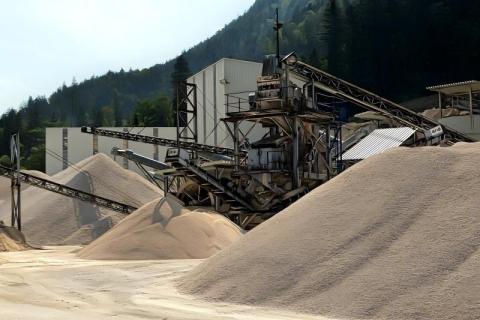 Резиновая лента с елочным рисунком становится новым предпочтительным вариантом для погрузочно-разгрузочных работ в отрасли производства заполнителей.