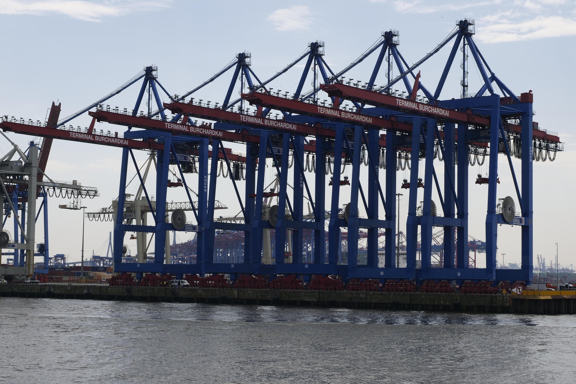 herringbone pattern belt