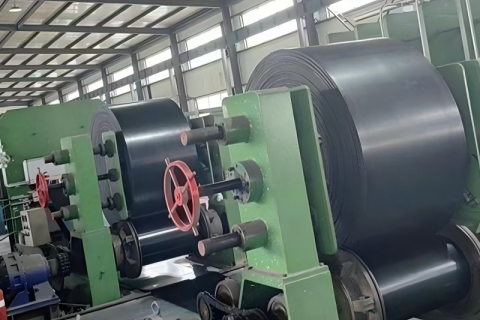 Issiqlikka chidamli konveyer kamarlari yuqori haroratli konchilikda texnik xizmat ko'rsatish xarajatlarini qanday kamaytirishi mumkin?