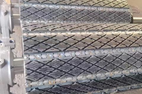 Die Rolle von hochbelastbaren Stahlförderrollen in Steinbrechanlagen