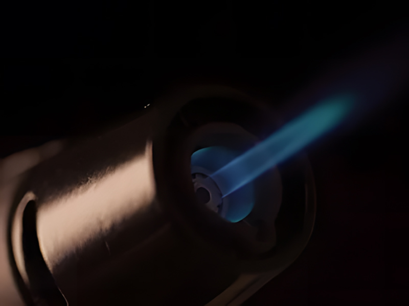 Cos'è un accendino a fiamma blu?