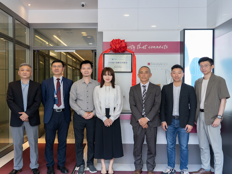 Рихуа Облако и Такасаго Цзяньчэнь совместно создали крупную ежедневную химическую лабораторию