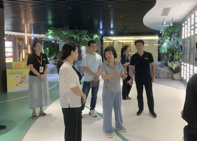 Wu Minyan, deputy mayor of Longhai District, and her delegation visited Coati for research