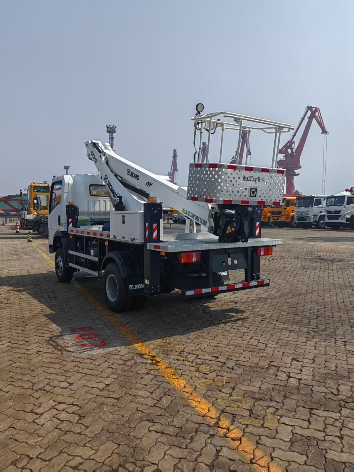 Aerial work platform