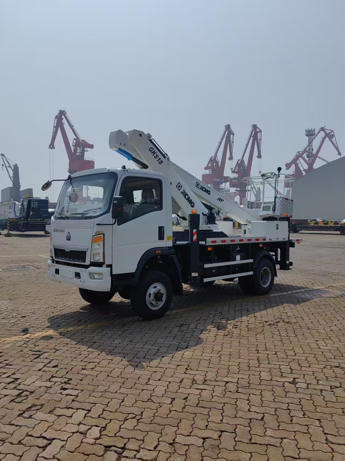 aerial work vehicle