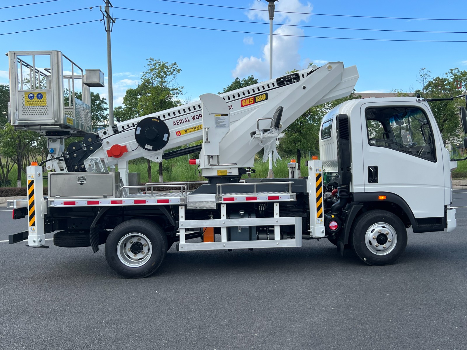 sinotruk aerial work vehicle