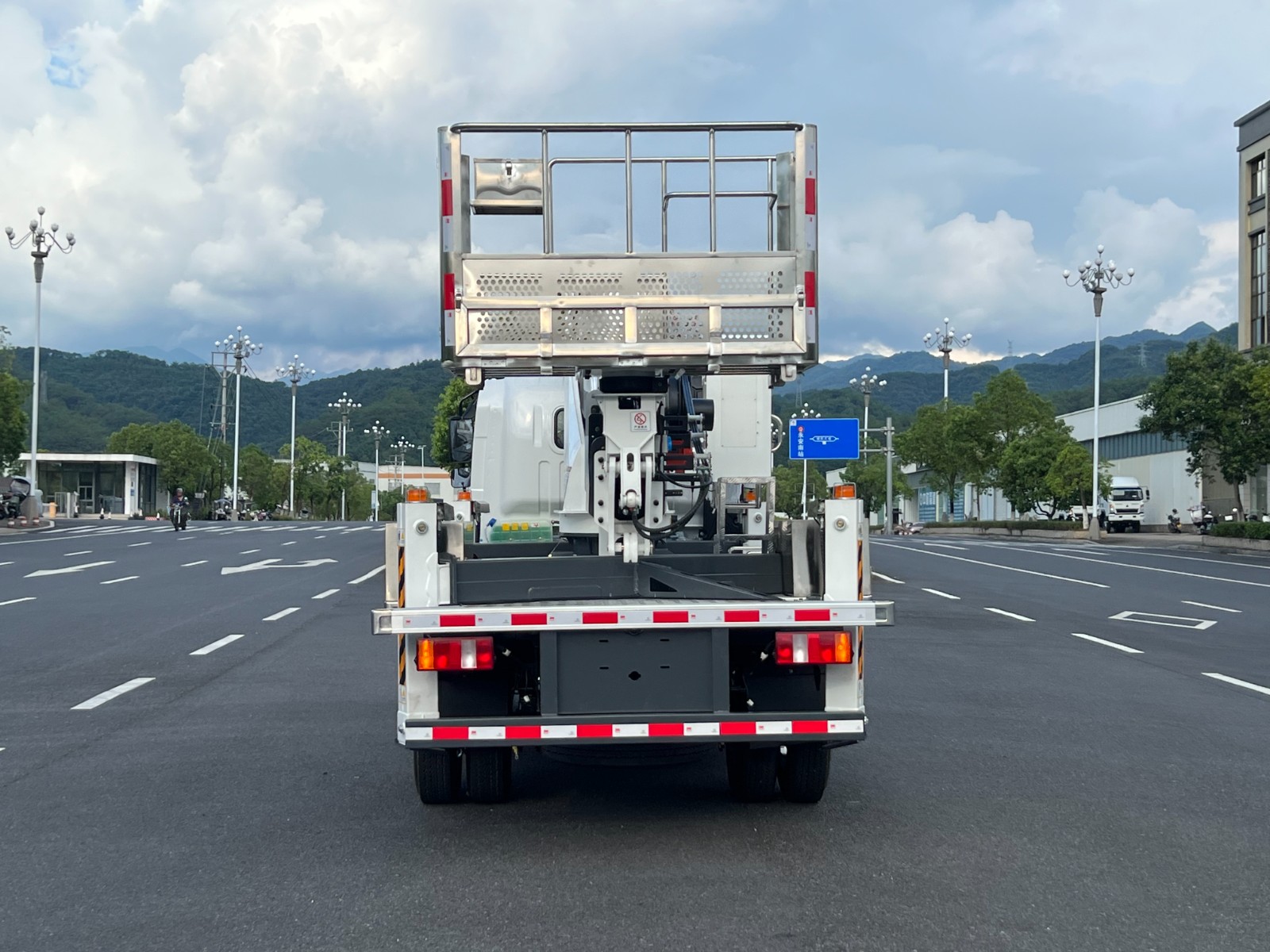 aerial work vehicle
