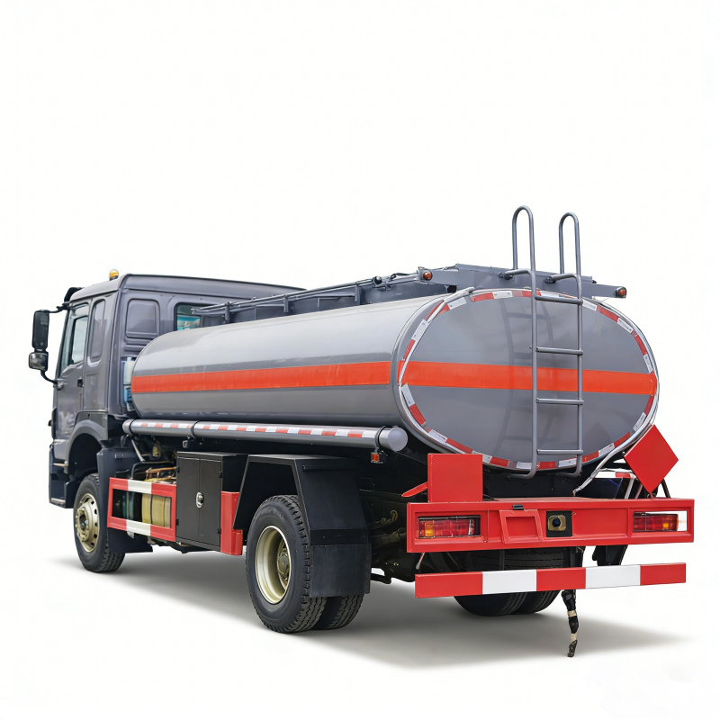 Trak ng tangke ng langis na Sinotruk Howo 6x4 400hp para sa Africa, na may kumpletong hanay ng mga piyesa ng pagkasira na ibinibigay nang libre.