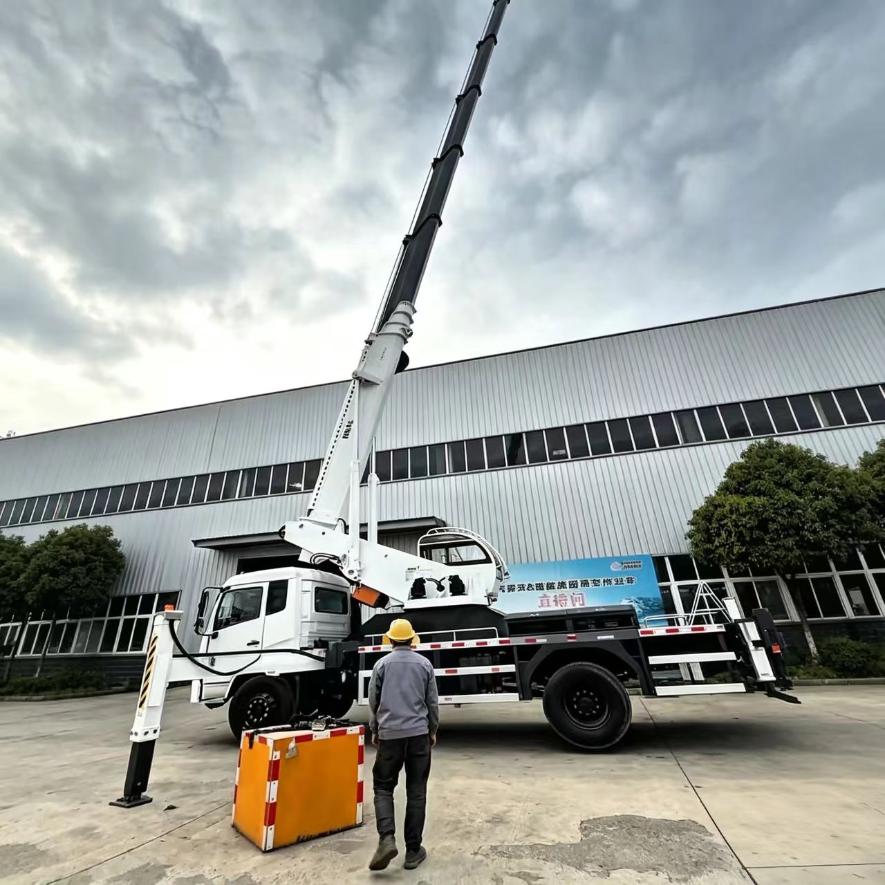 Dongfeng aerial work vehicle