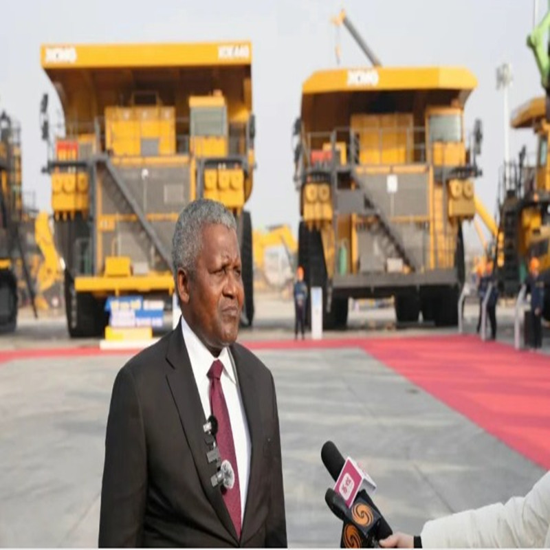 Aliko Dangote, President of the Dangote Group, and his entourage visited XCMG Group.