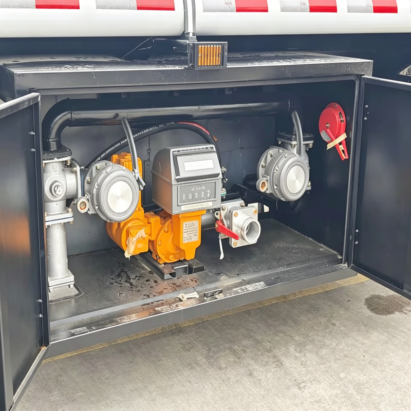 Howo 6x4 oil tank