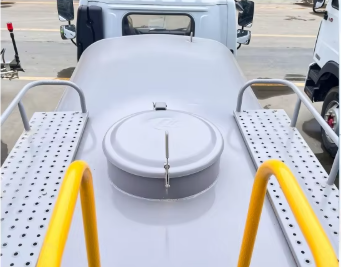 Dongfeng 4x2 water spray truck