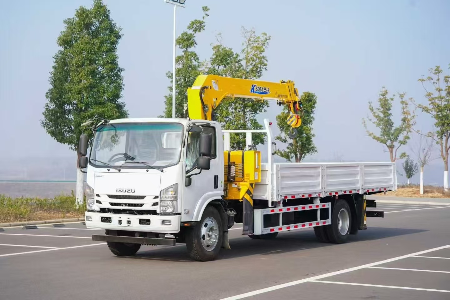 ISUZU crane truck
