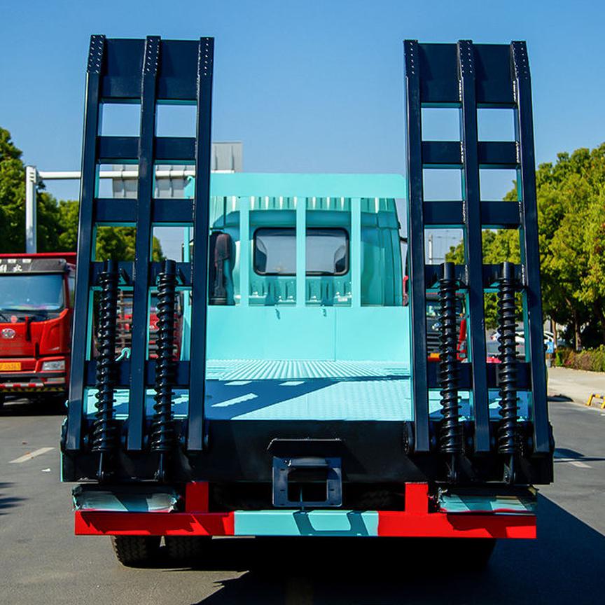 FAW 8x4 heavy-duty vehicle