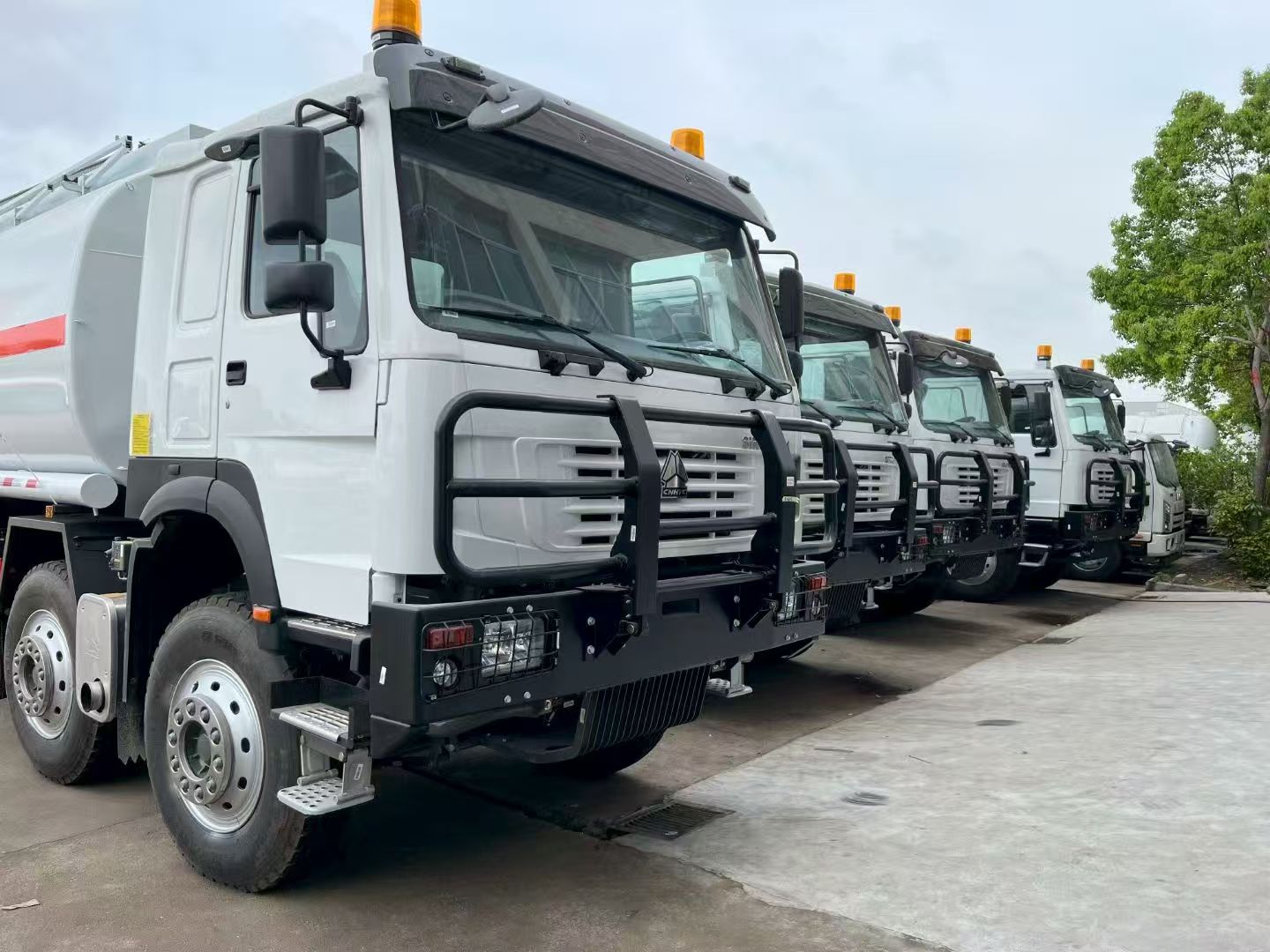 Sinotruk fuel tank truck