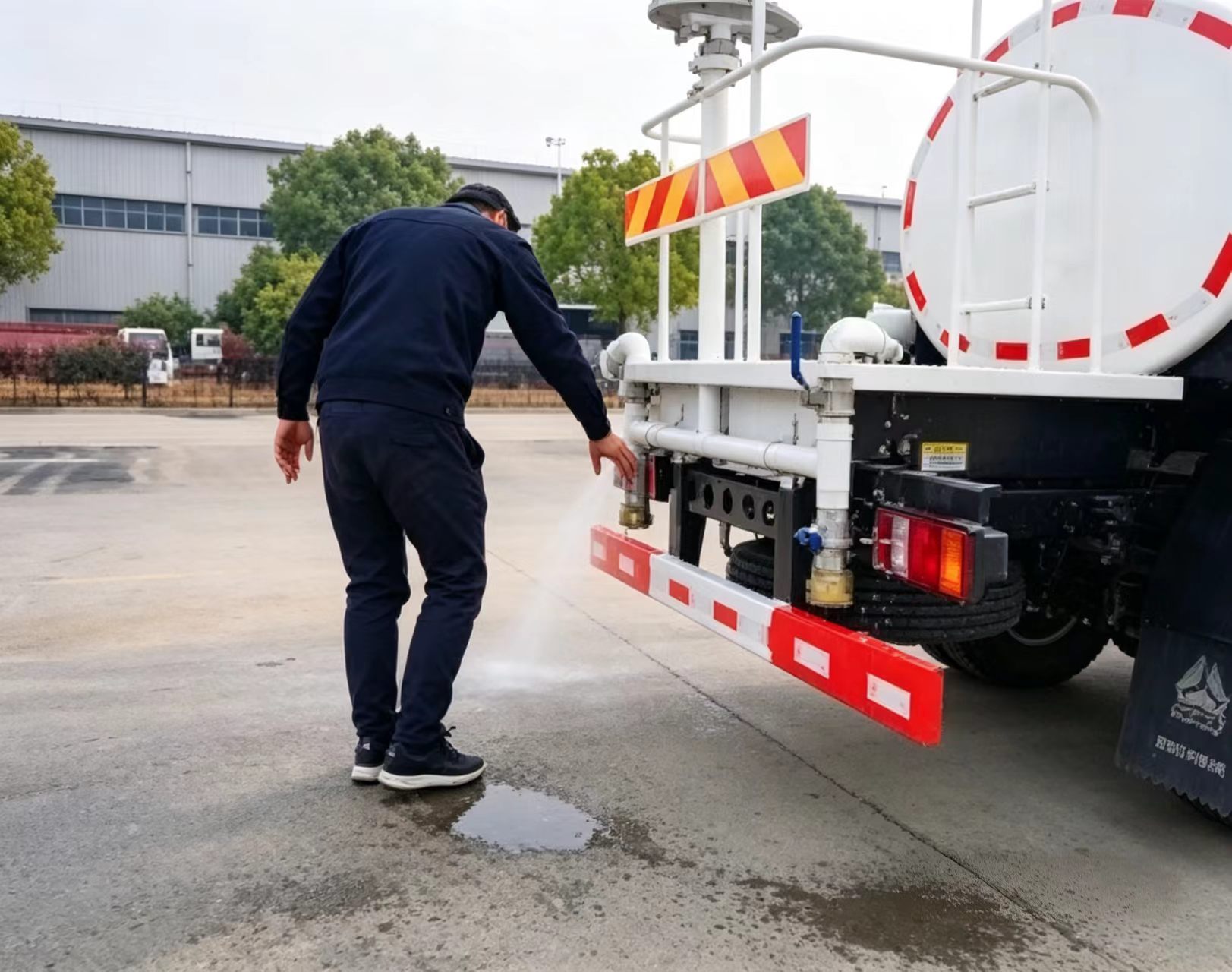 Dongfeng fuel tanker truck