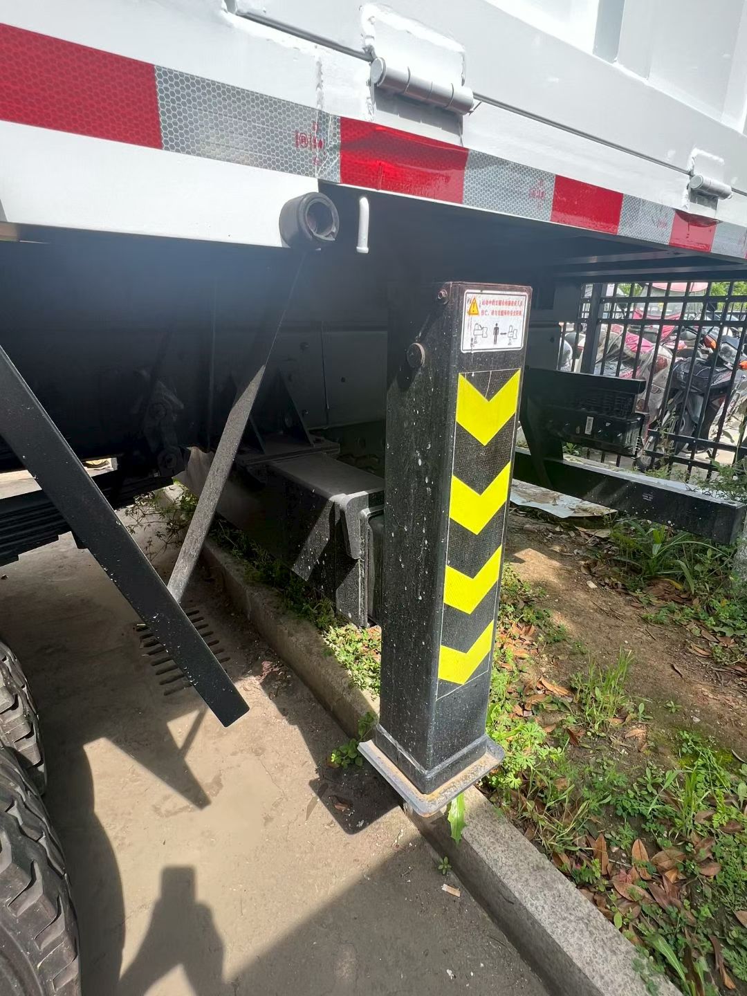 Howo 4×2 Folding Arm Crane Truck Howo 4×2 Folding Arm Crane Truck