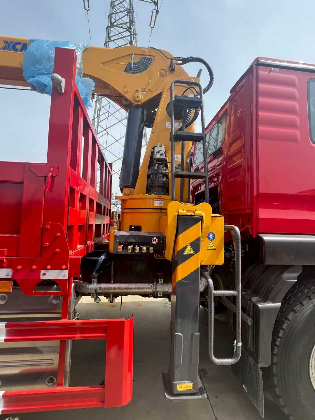 HOWO TX 6×4 XCMG Crane Truck