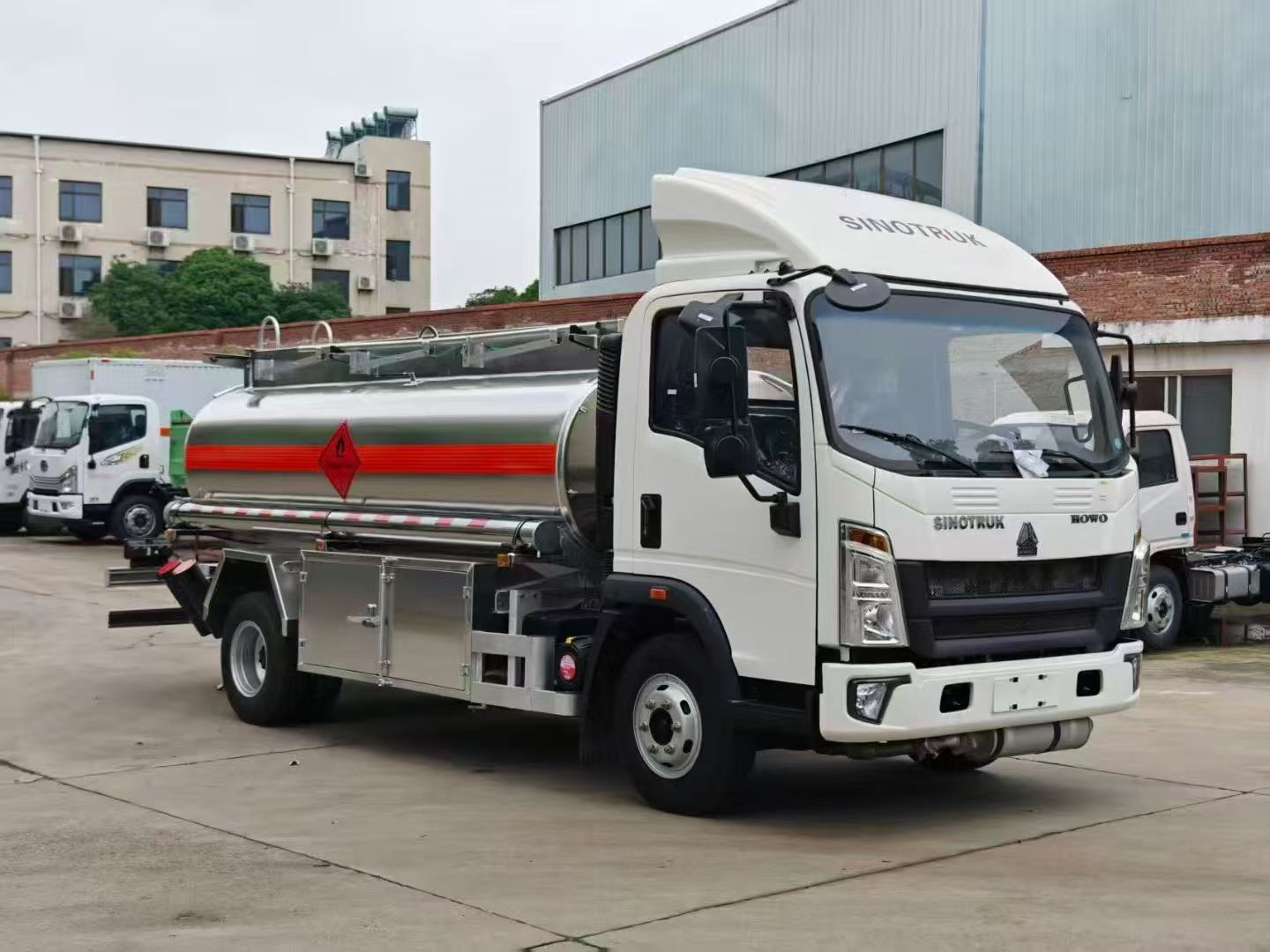 dual-compartment oil tanker