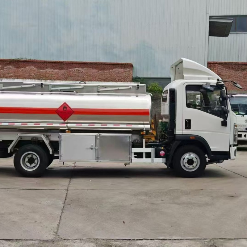 HOWO fuel tanker