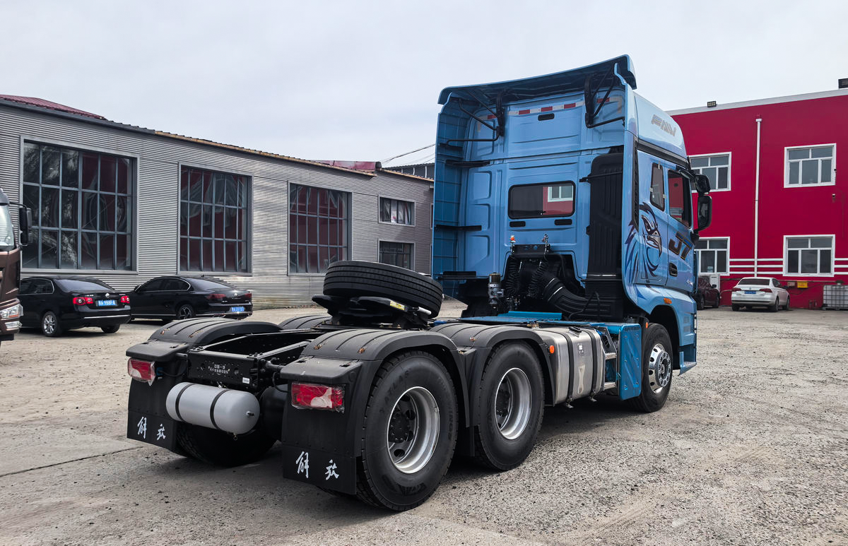 FAW J7 Tractor Truck