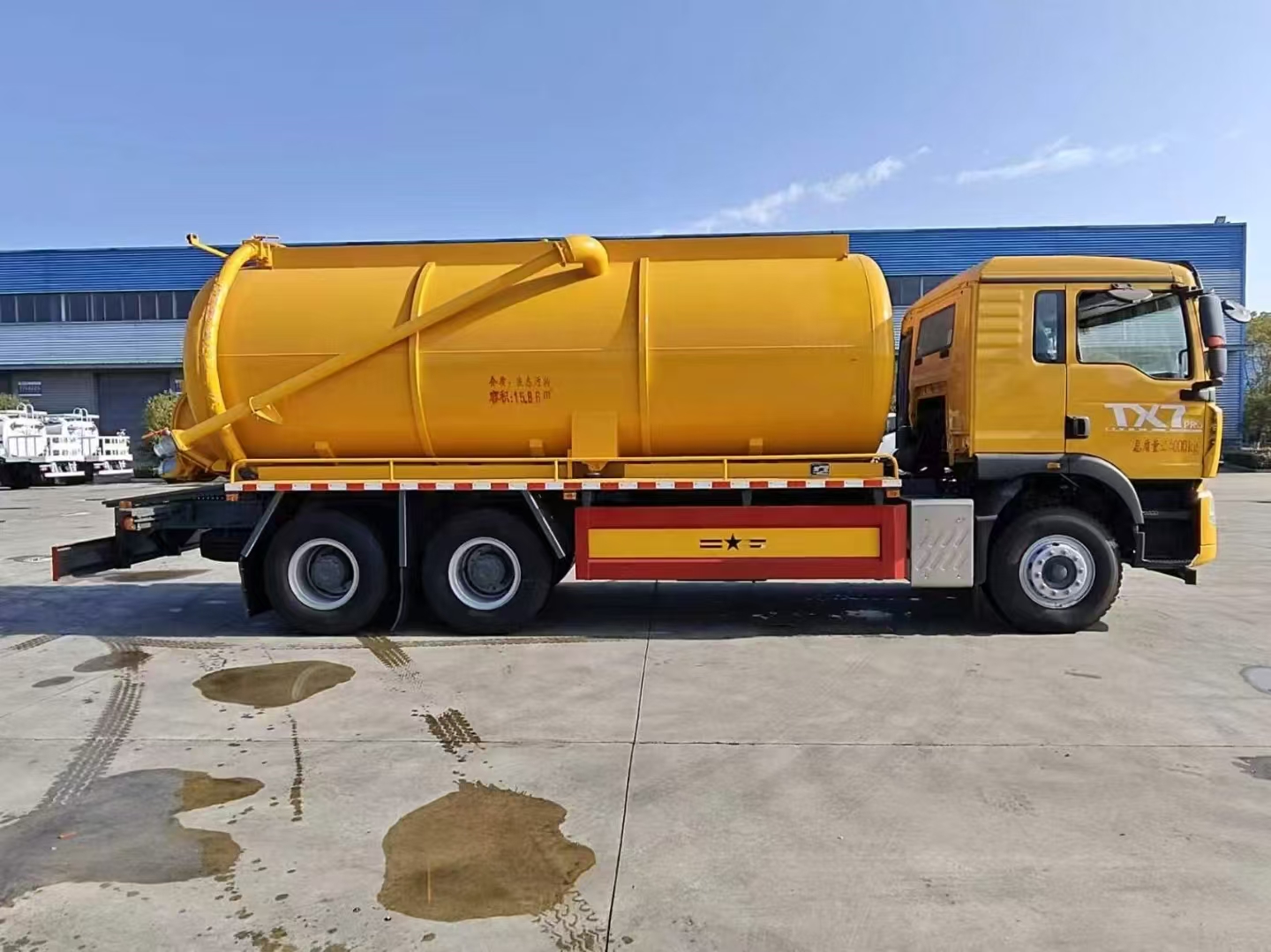 HOWO vacuum suction truck