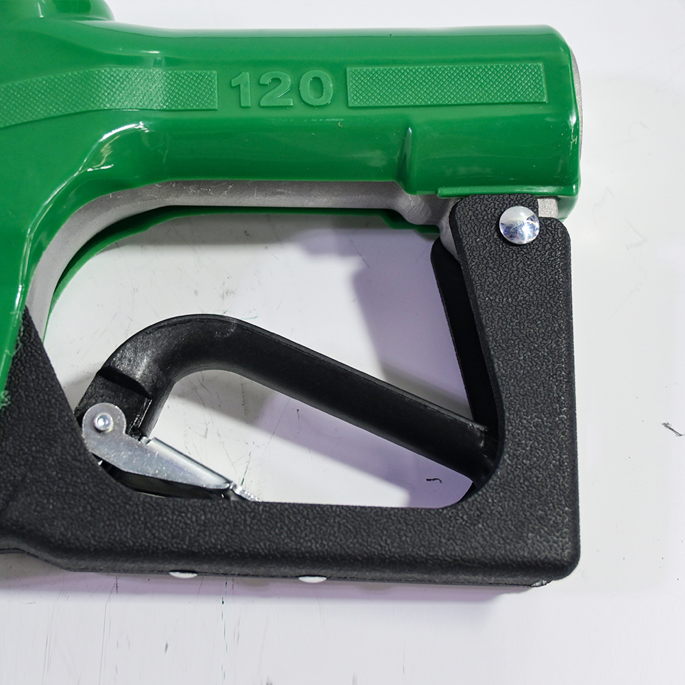 Self-sealing fuel injection nozzle