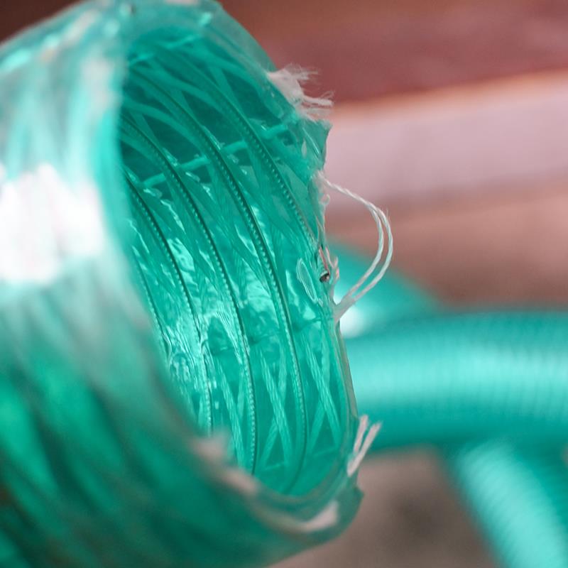 Tuyau flexible d'aspiration et de refoulement d'huile en caoutchouc renforcé par treillis métallique haute pression pour camion-citerne