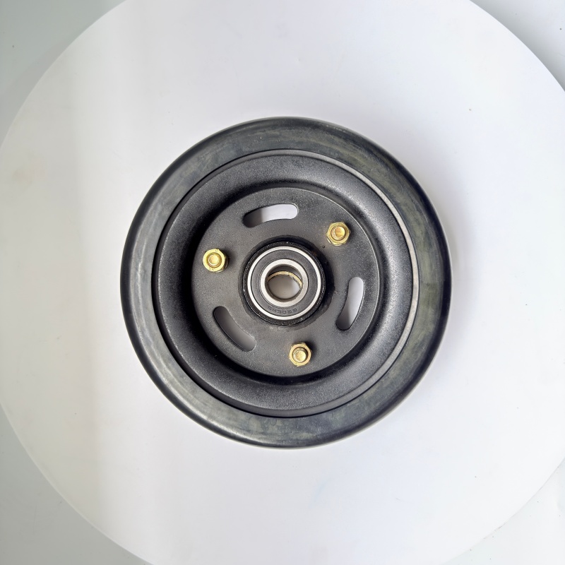 Rubber traveling wheel assembly