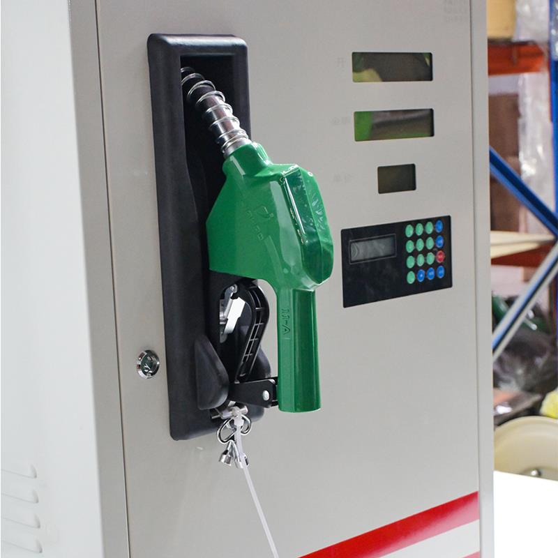 Distributeur de carburant compact miniature alimenté en courant alternatif/continu, avec compteur numérique et imprimante, pour les opérations de ravitaillement en diesel à petite échelle montées sur camion.