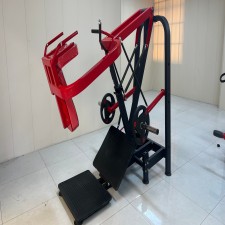 Agachamento com super pêndulo com carga de placa