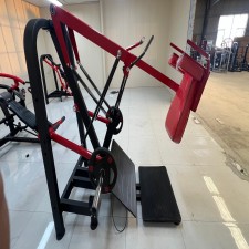 Agachamento com super pêndulo com carga de placa