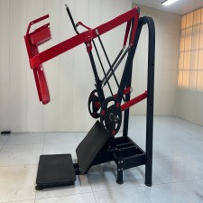 Agachamento com super pêndulo com carga de placa