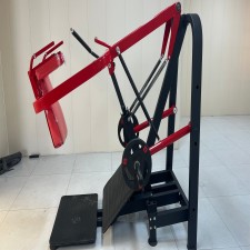 Agachamento com super pêndulo com carga de placa