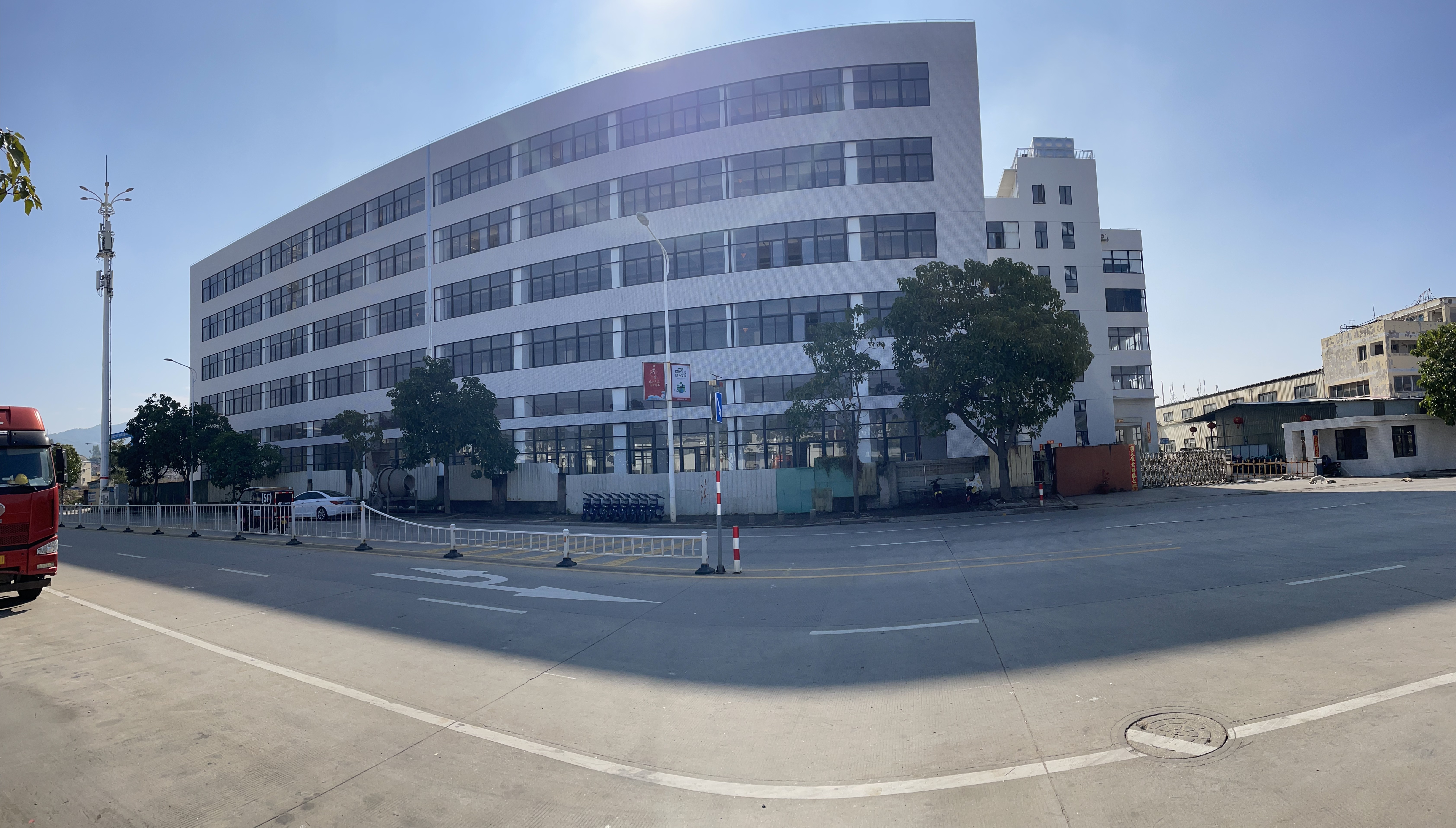 รูปลักษณ์อาคารโรงงานของบริษัท