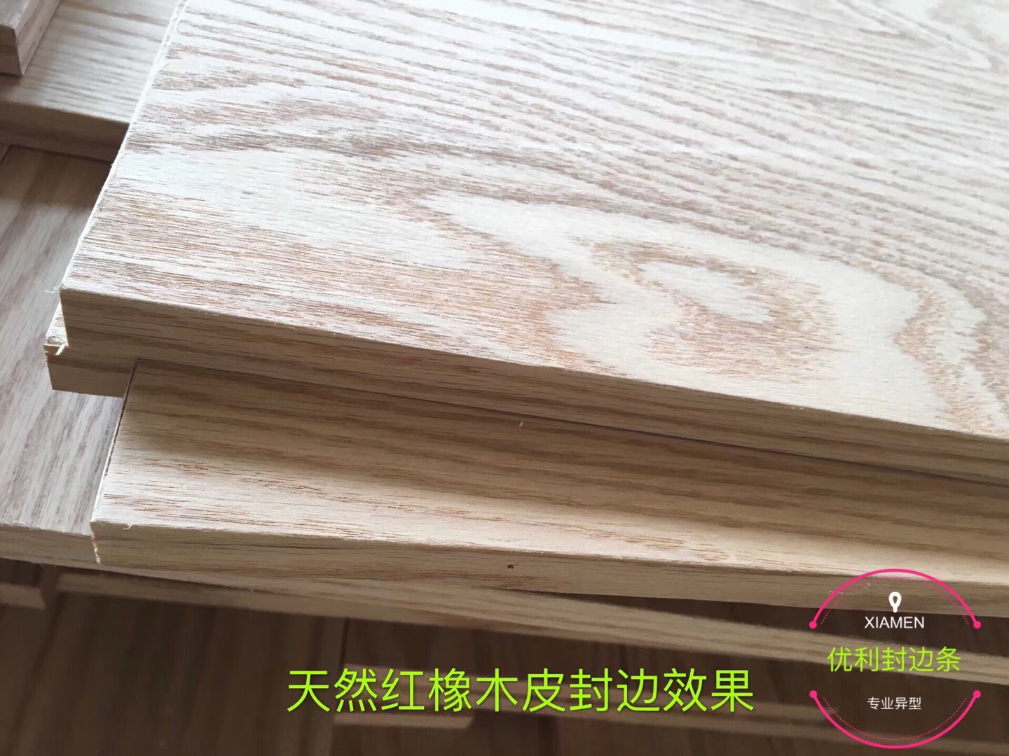 تتمتع كل من أشرطة الحواف المصنوعة من مادة البولي فينيل كلوريد وأشرطة الحواف المصنوعة من الخشب الصلب بمزاياها وعيوبها الفريدة