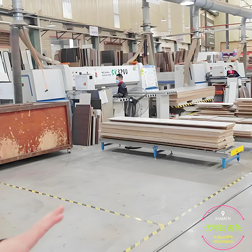 กรณีศึกษาความร่วมมือระหว่าง ลิยูลี่ ขอบ การแบ่งแถบ กับตู้ไฮเอนด์ในนครโฮจิมินห์ ประเทศเวียดนาม