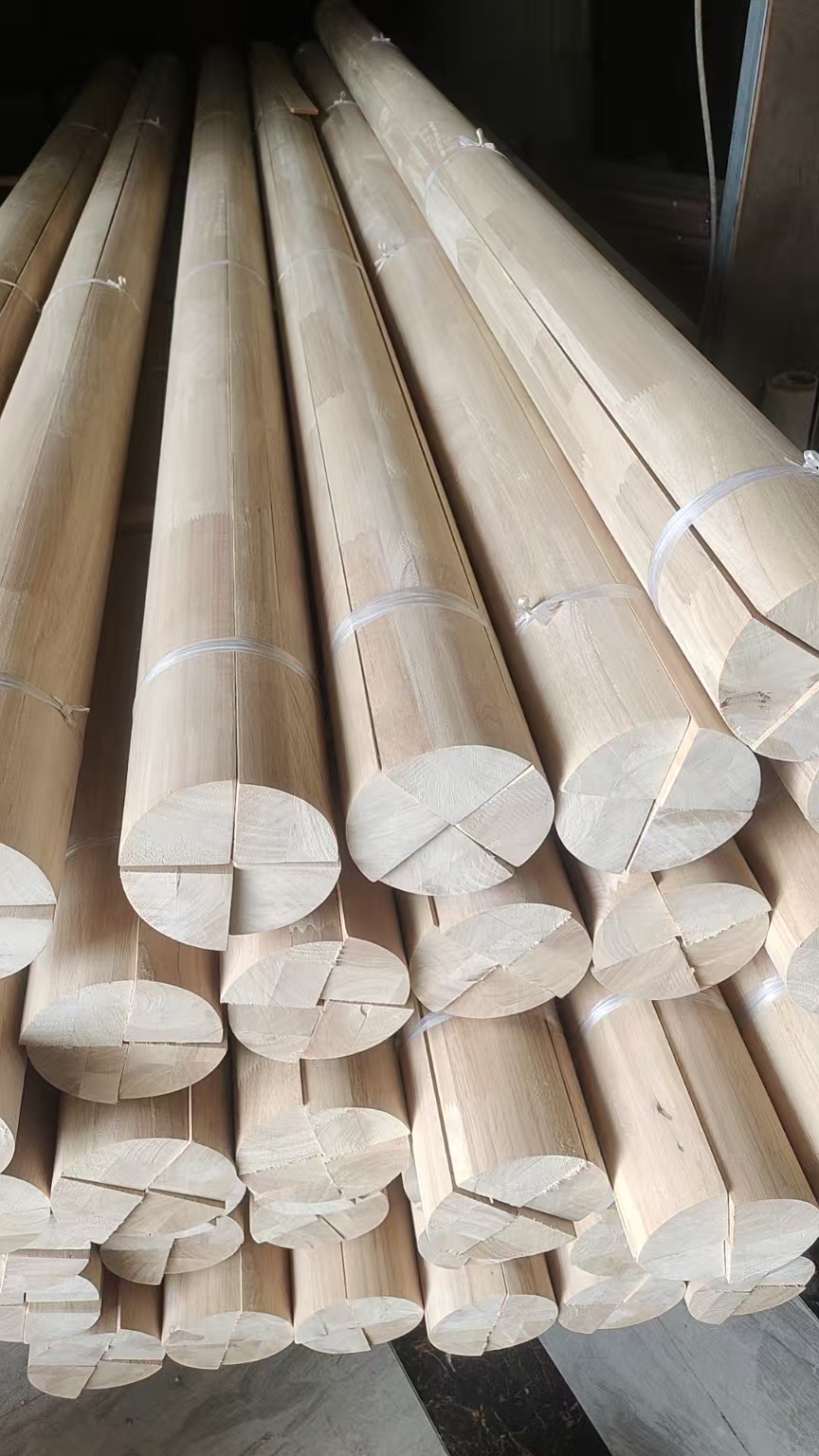 Curved wooden lines (customizable)